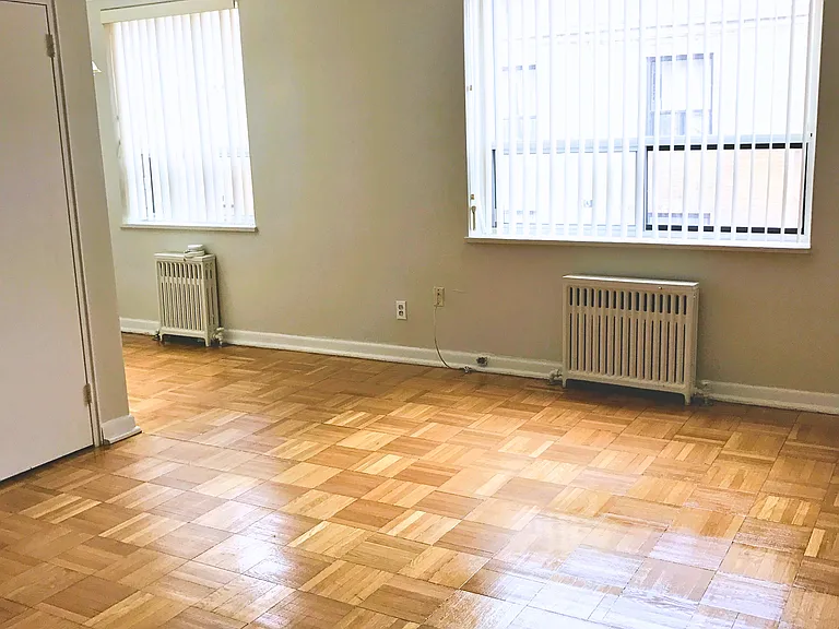 1675 Eglinton Ave W — Photo 12