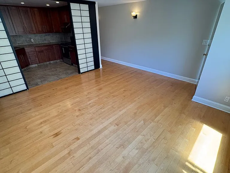 1142 Green Street 1 Sharp Pl — Photo 5