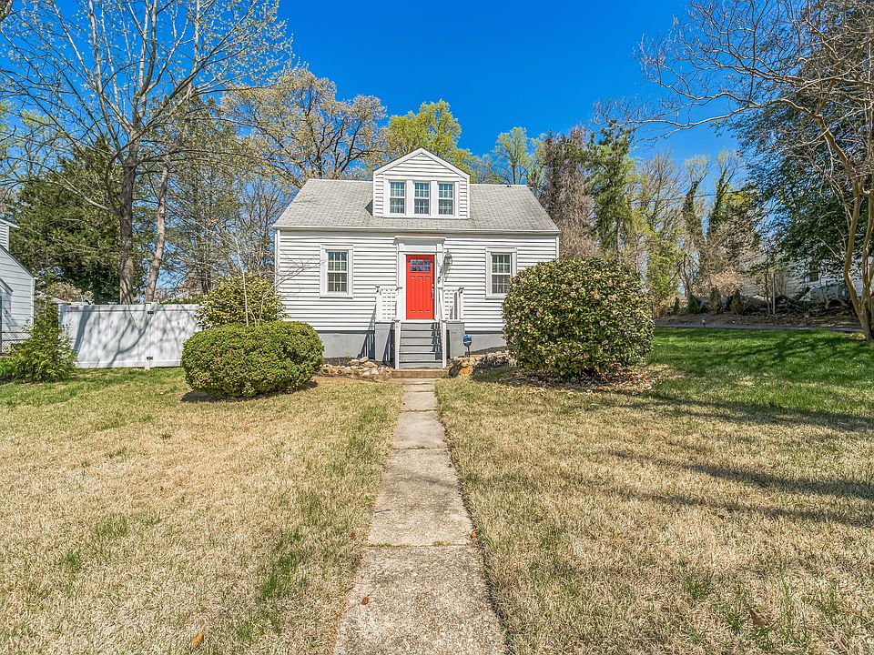 1st image of 1032 Forest Hills Ave