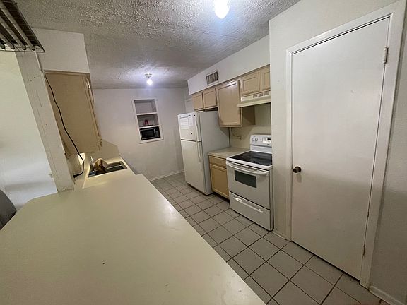 3rd image of 13835 Towne Way Dr