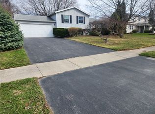 84 Wayfaring Ln, Rochester, NY 14612