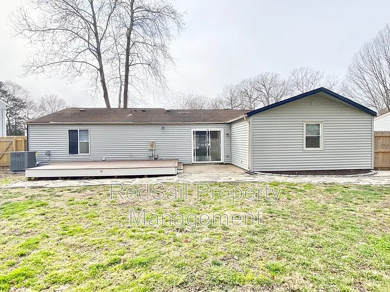 725 Chatsworth Dr — Photo 21