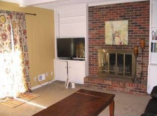 10708 Sunderland Pl, Douglass Hills, KY 40243