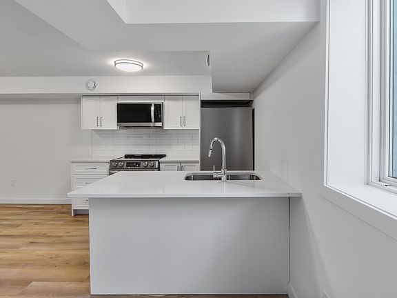 5th image of 294 Somerset St E #1
