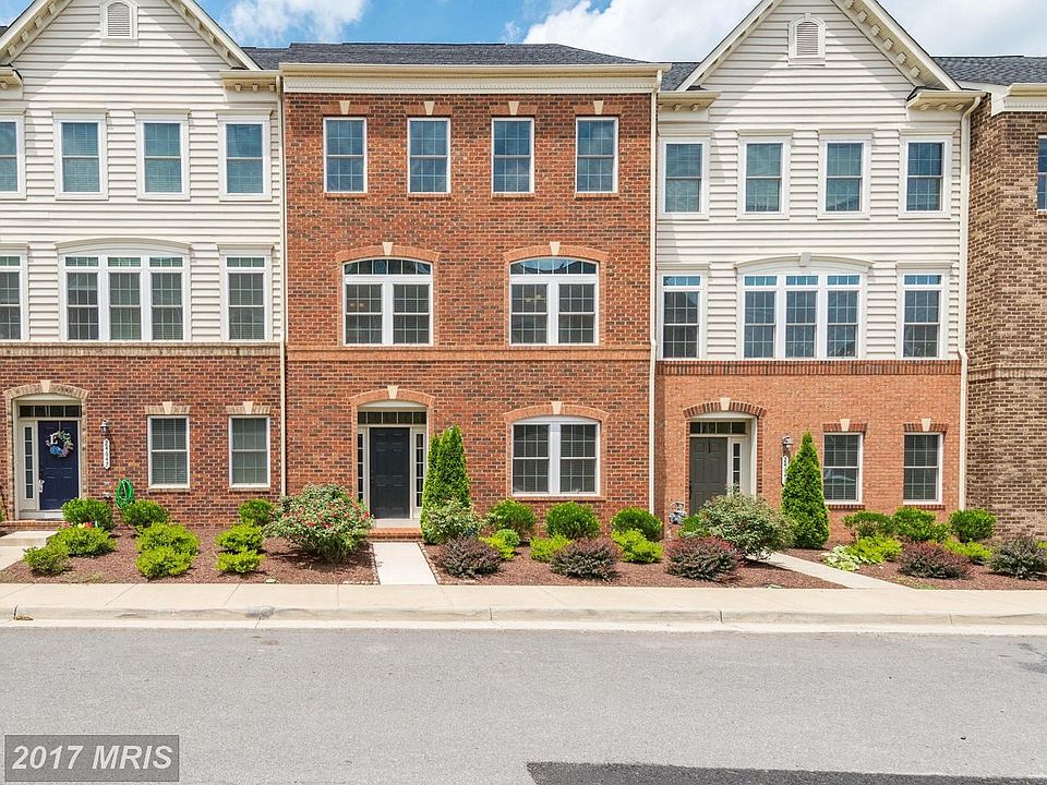 Over 3,000 Sq Ft 3 Lvl Townhome