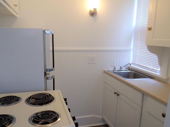 4th image of 703 N 32nd St APT 5