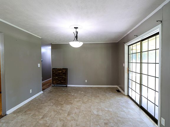 5th image of 904 Ridge Dr