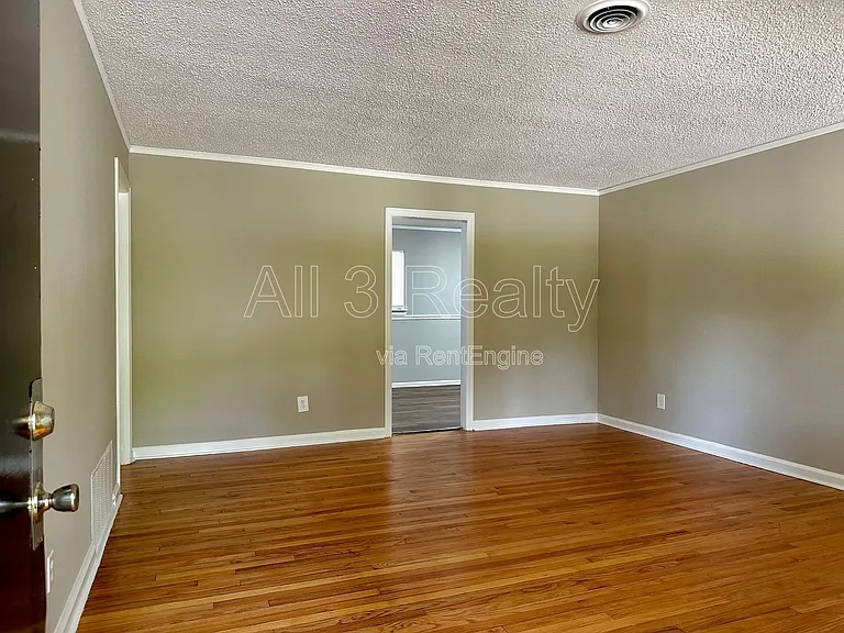 1009 Rosedale Dr — Photo 6