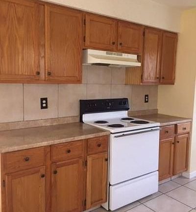 3rd image of 1424 Yorktowne Dr