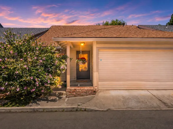 667 Golden Ln, Medford, OR 97504