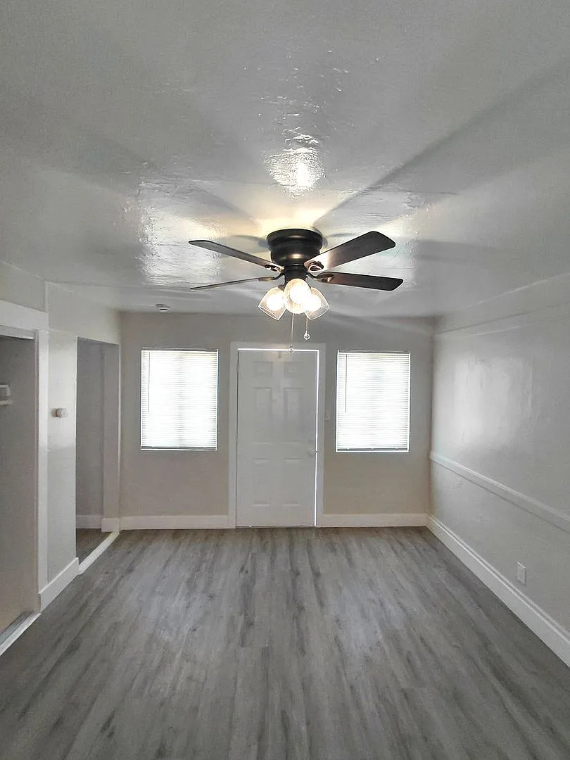 819 S Palos Verdes St — Photo 2