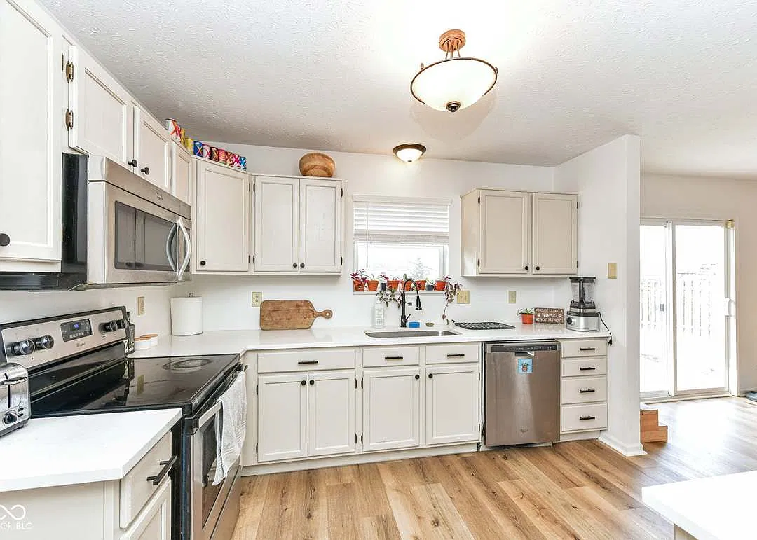 4 bed, 1912 sqft, $2,400 — Photo 3