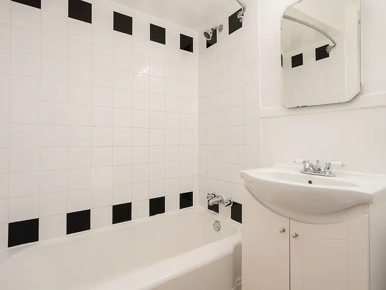 735 Royal Ave #105 — Photo 13
