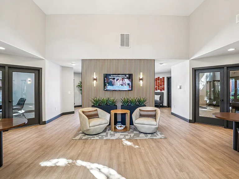 La Valencia Apartment Homes — Photo 14