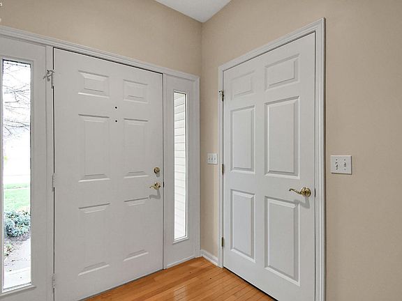 3rd image of 102 Roth Ct