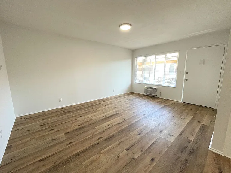 5555 Klump Ave — Photo 2