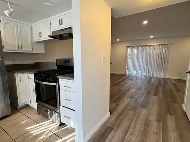 176 S Virgil Ave — Photo 2