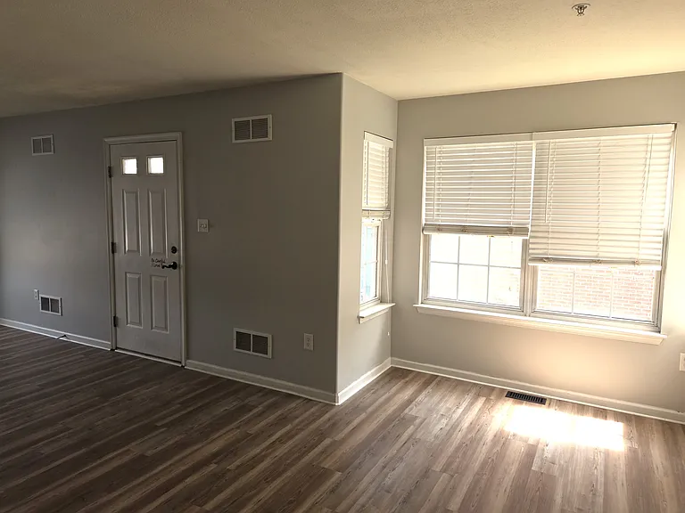 240 Mike Dr — Photo 5