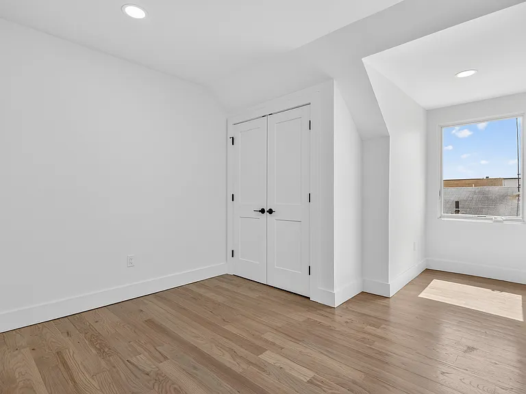 46 Hudson Ave #C — Photo 15