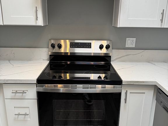 3rd image of 5072 W Point Loma Blvd APT E