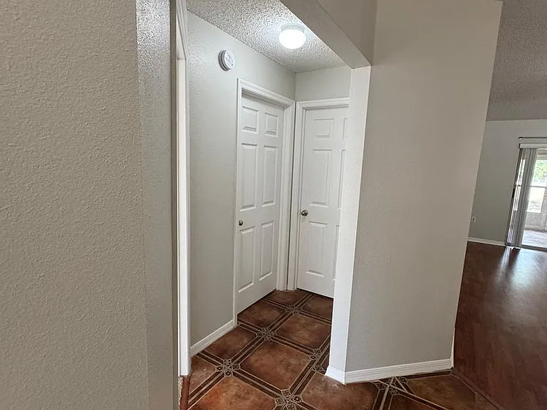 8039 Ridgeglen Cir E — Photo 18