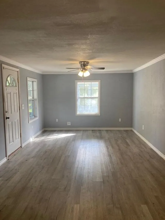 3 bed, $1,200 — Photo 3