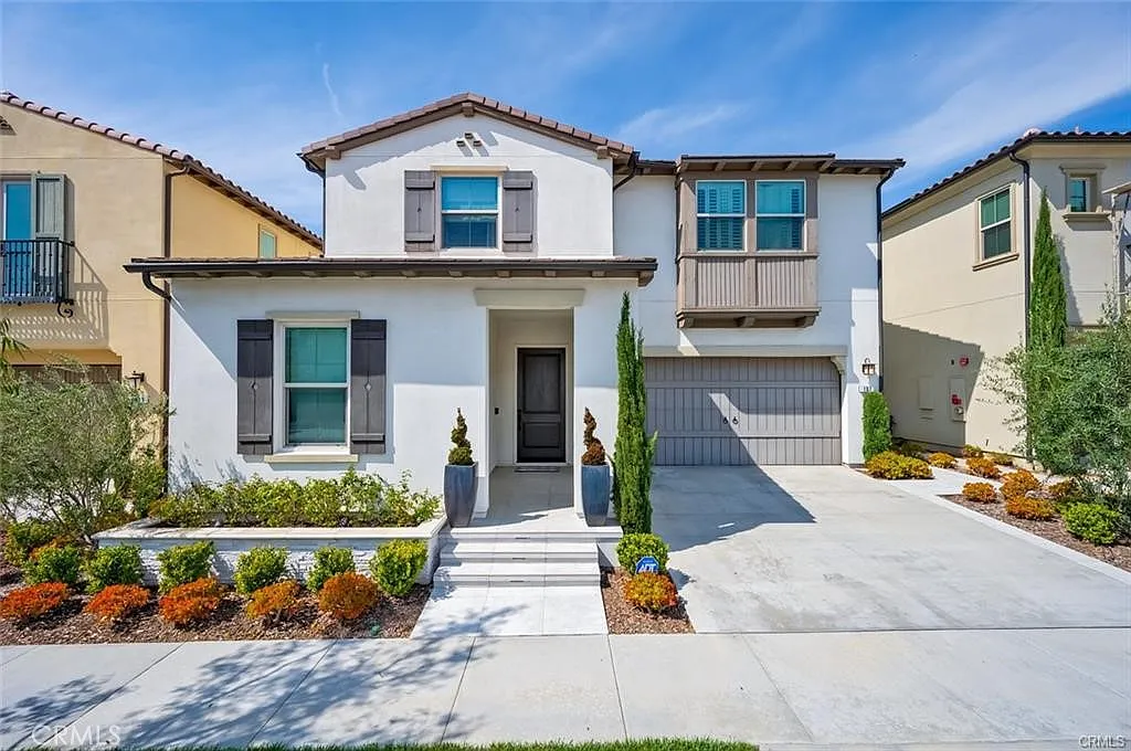4 bed, 4.5 bath, 2987 sqft, $8,300 — Photo 1