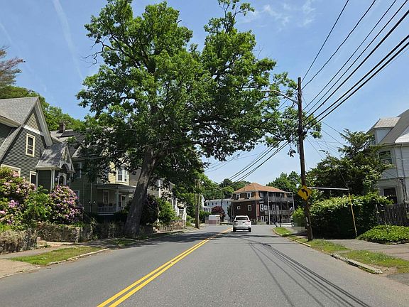 5th image of 33 Forest St