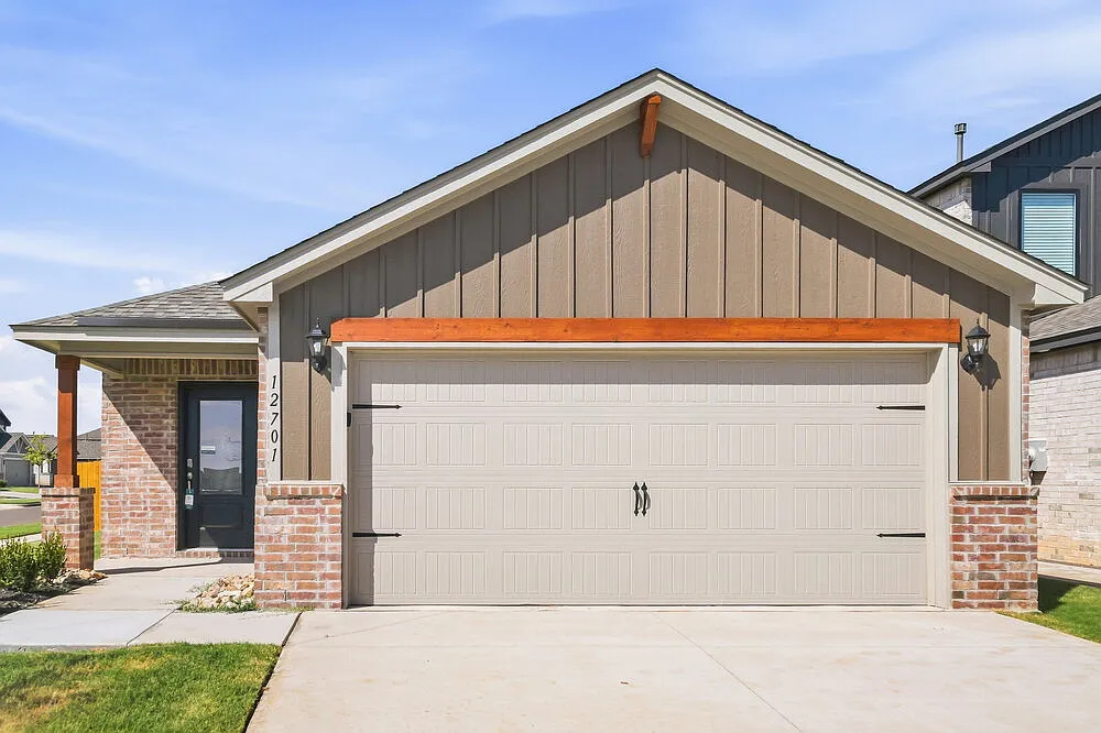 3 bed, 2.0 bath, 1420 sqft, $1,685 — Photo 1
