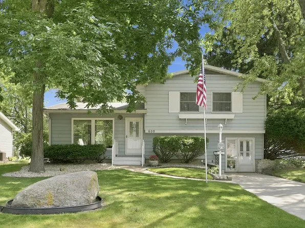 608 E Randolph St, Angola, IN 46703