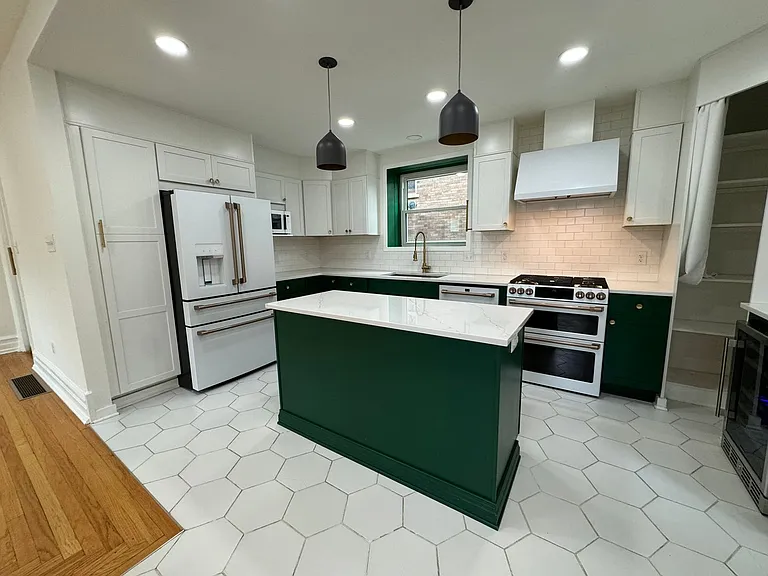 2201 W Gordon St — Photo 23