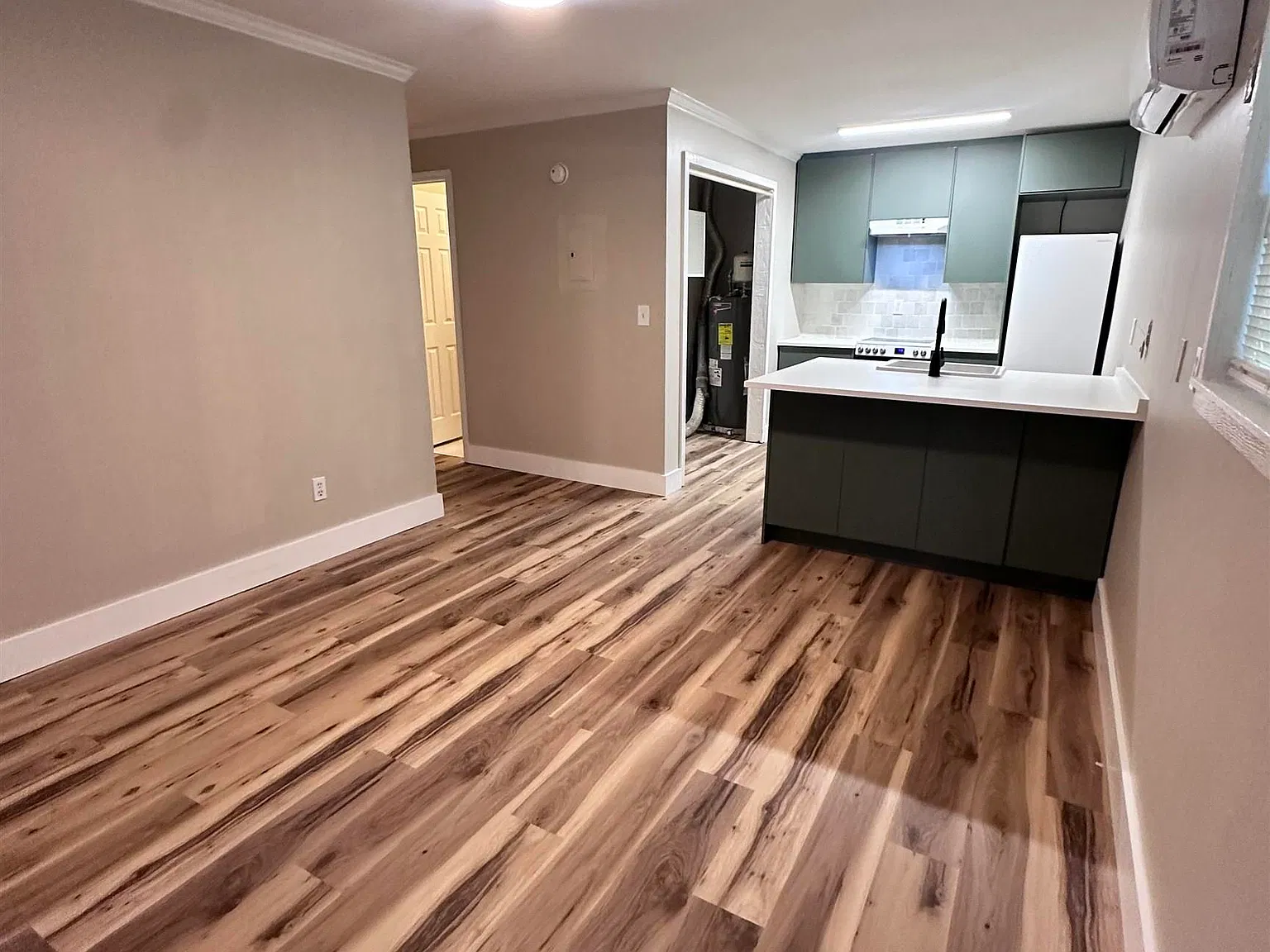 2 bed, 1.0 bath, 925 sqft, $1,050 — Photo 2