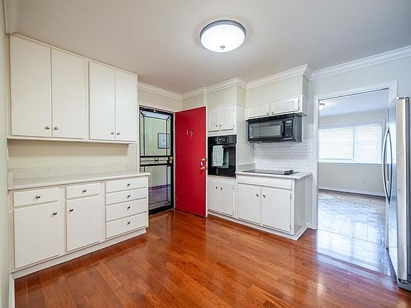 5th image of 4400 Poplar Ave APT 19