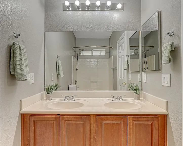 8454 Cerritos Ct — Photo 20