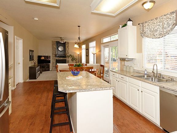 Spacious Step Down Family Ro