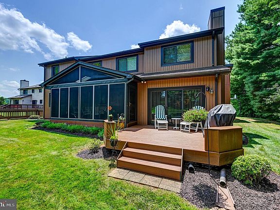 2nd image of 2 Spruce Ct