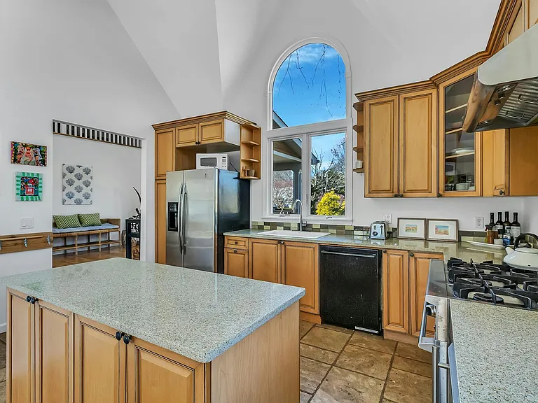 6 Nidzyn Ave — Photo 13