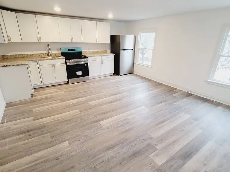 1114 Bedford Ave — Photo 8