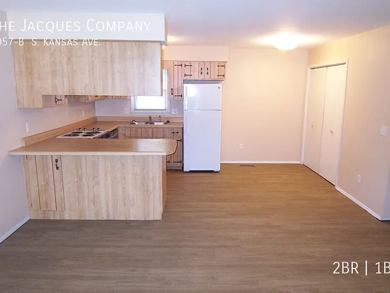 1057B S Kansas Ave — Photo 2
