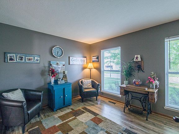 3rd image of 1567 Rebecca Dr