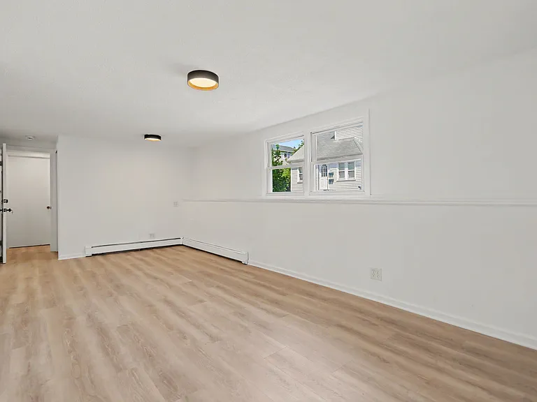 291 Berkeley Rd — Photo 16