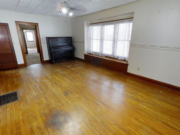 3rd image of 1504 McBrathney St