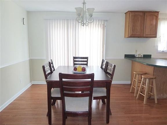 5th image of 9 Midway Dr
