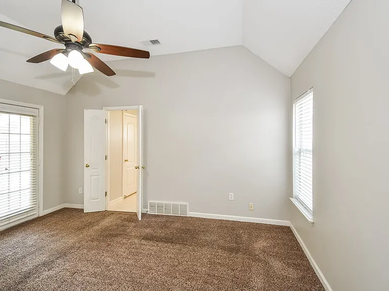 9760 Riggin Dr — Photo 8
