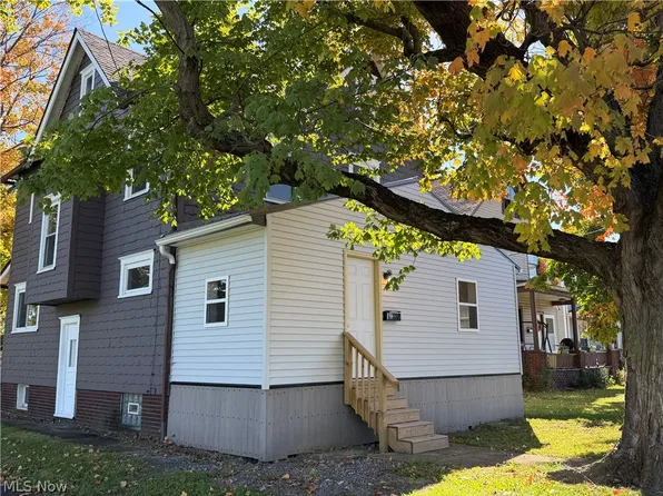 1648 Harrisburg Rd NE, Canton, OH 44705