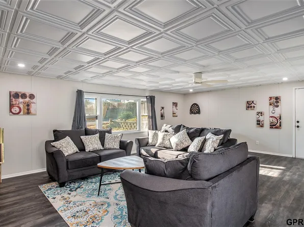 1004 N 77th Ave, Omaha, NE 68114