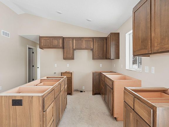 5th image of 1175 Wisteria Ln