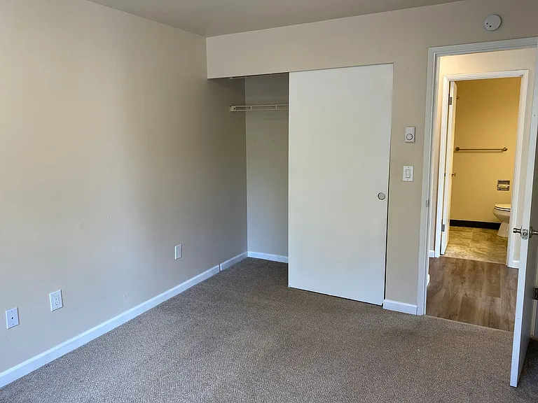 First Hill Apartments — Photo 20