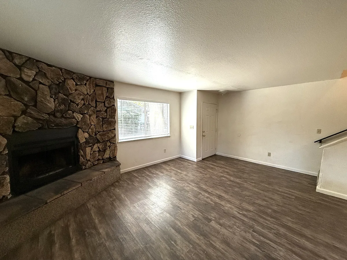 Building Photo - 432 W Sacramento Ave #B