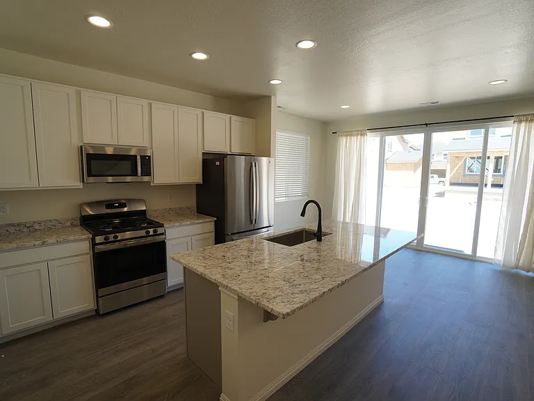 1978 W 800 N — Photo 6